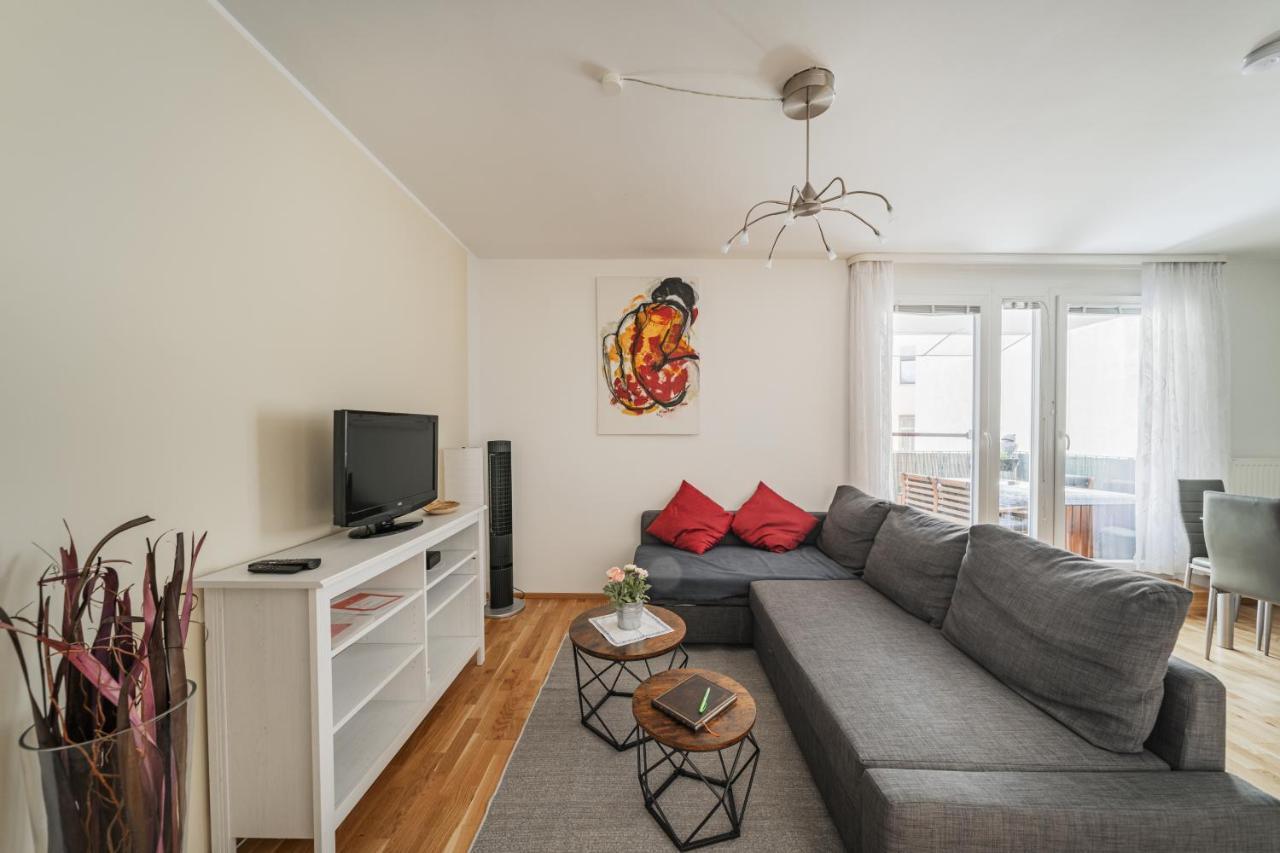 17 C&J'S Apartment Вена Экстерьер фото