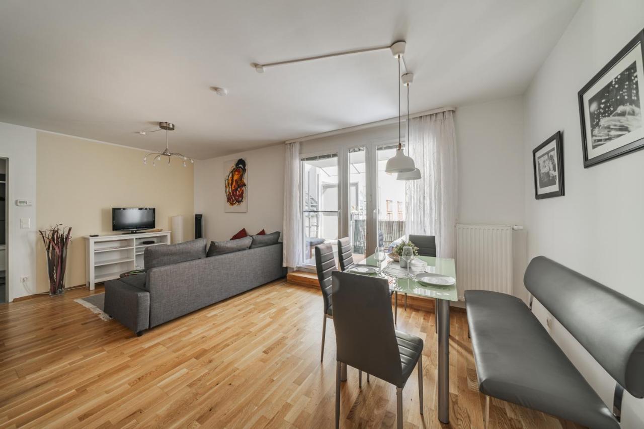 17 C&J'S Apartment Вена Экстерьер фото