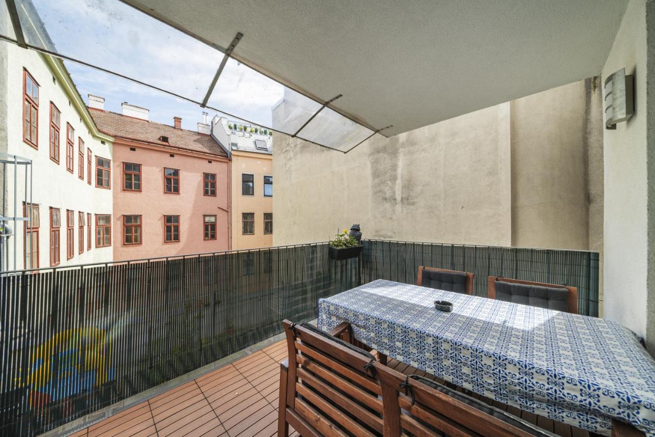 17 C&J'S Apartment Вена Экстерьер фото